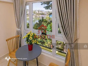 Bán khách sạn ngay hồ xuân hương- - nguồn thu tốt- vị trí đắc địa- sản phẩm hiếm - giá 35 tỷ tl