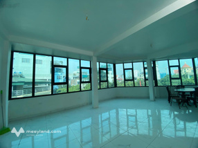 Cho thuê văn phòng tầng 4 và 5 phố Trạm, DT 62m2 x 2 tầng, MT 12m, RB, giá 12tr