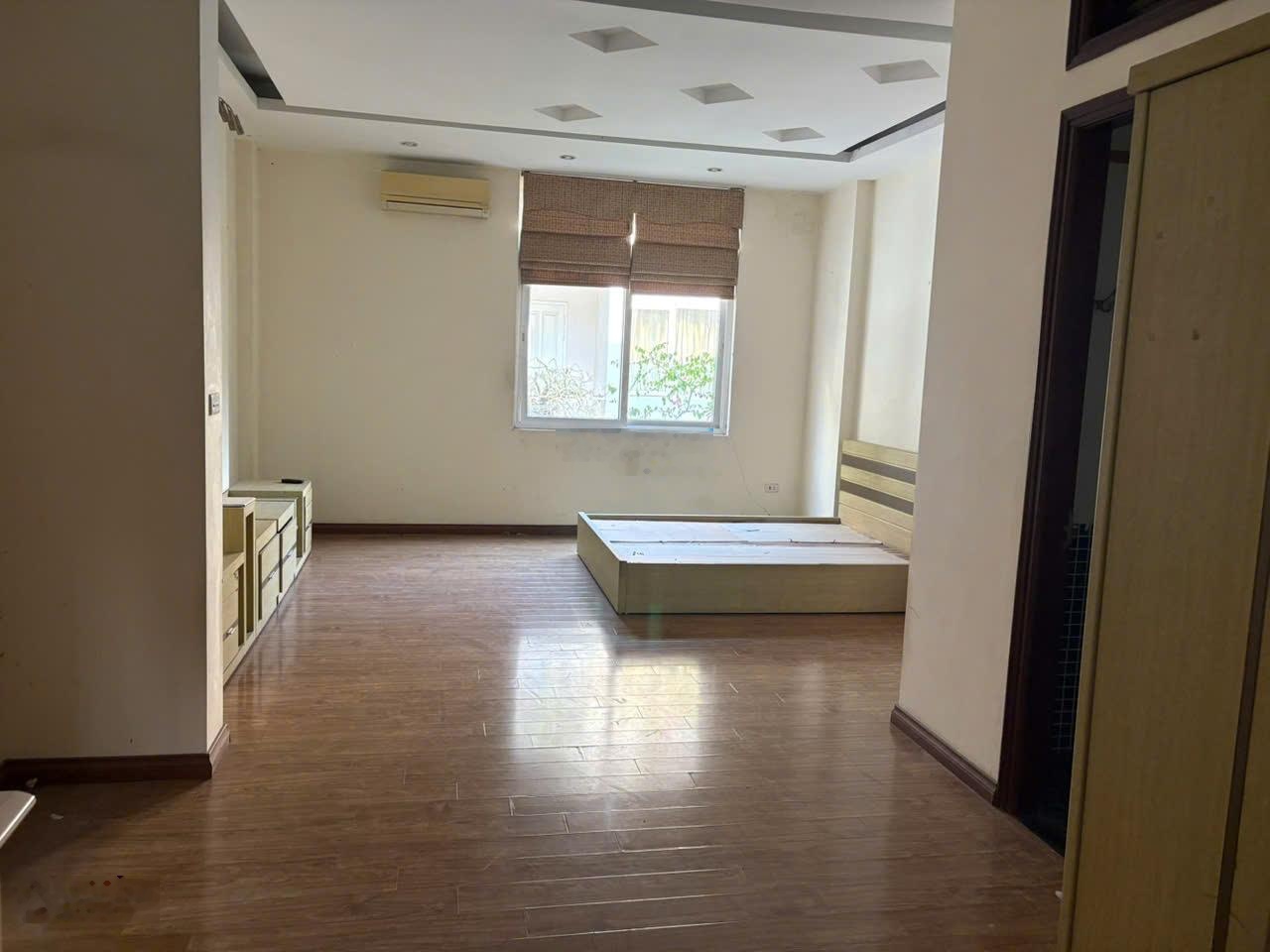 Siêu hot cho thuê nhà phố Giảng Võ mặt tiền 8m, 80m2, 5 tầng 6 phòng ngủ