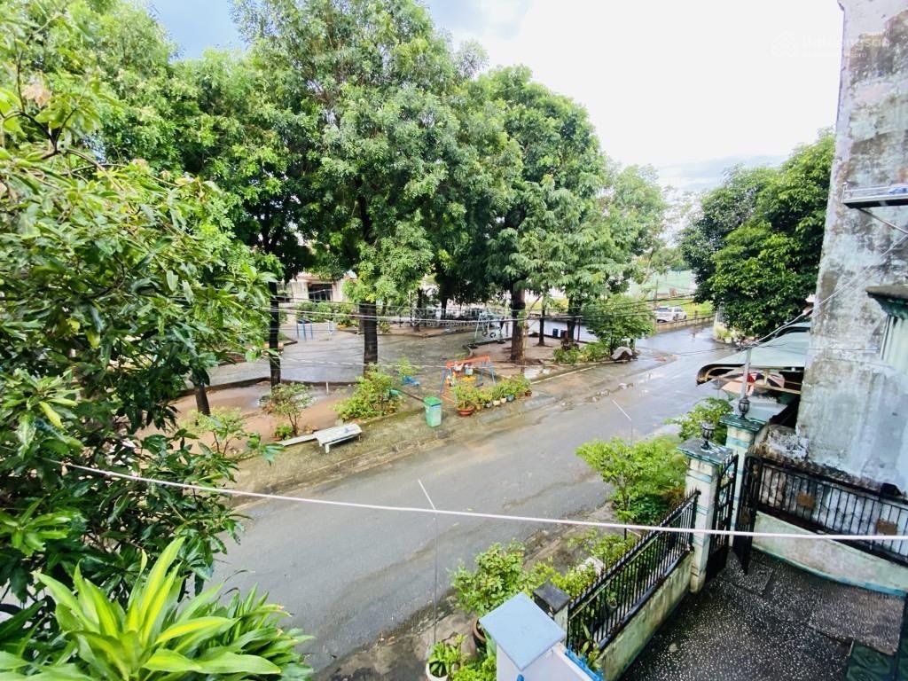 Bán nhà đẹp đối diện công viên nở hậu 119m (5.5x22), 7.2 tỷ tân phú, q9 cũ