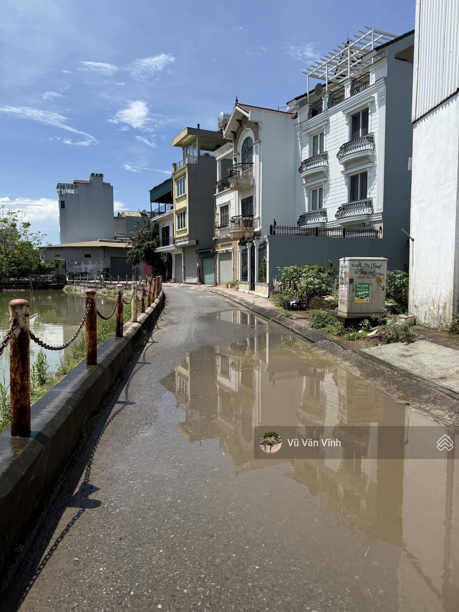 Bán đất siêu hiếm mặt hồ Cự Khối, view hồ đẳng cấp, 80m2, mặt tiền 4.2m, giá nhỉnh 14 tỷ.