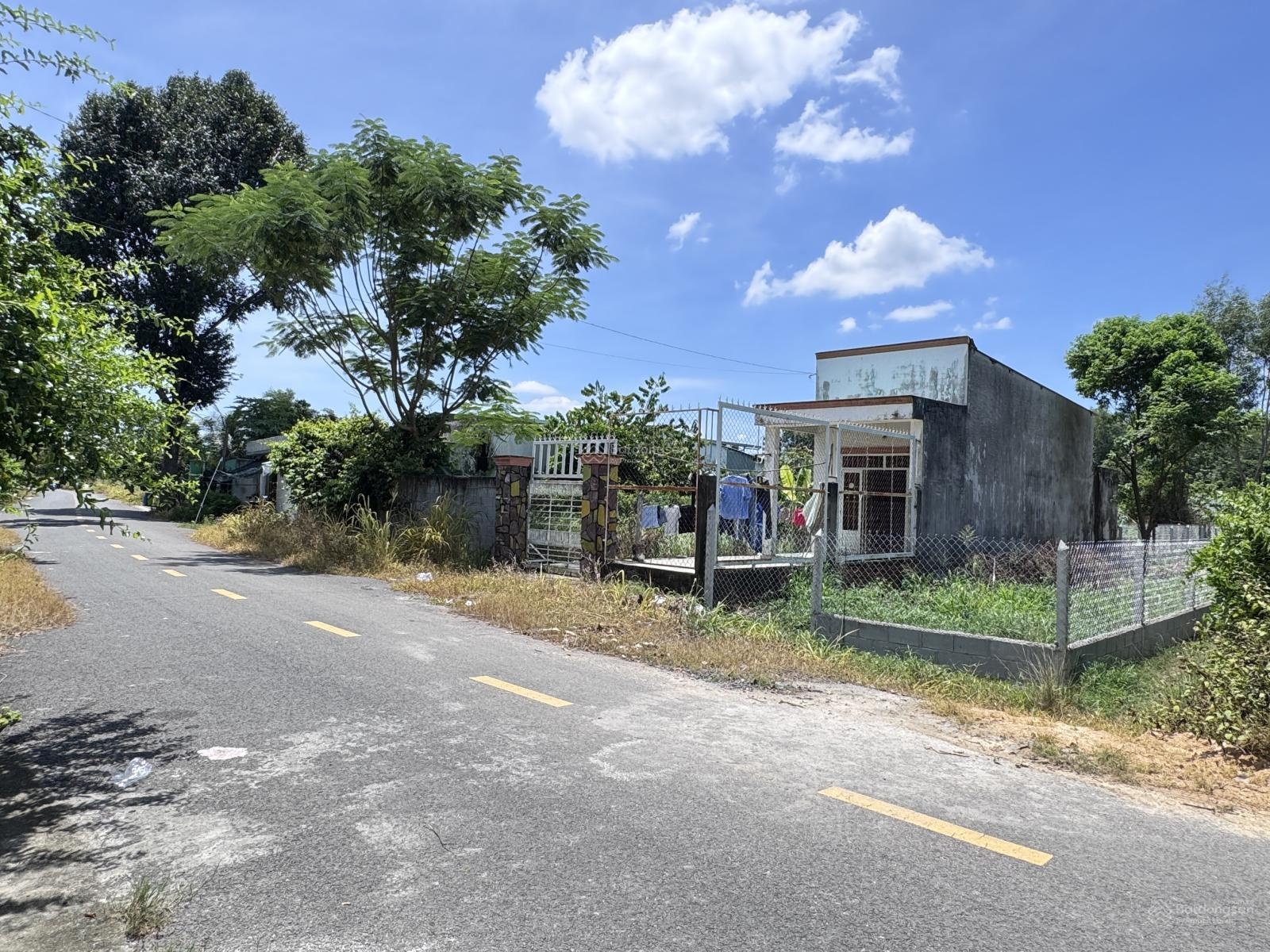 Mặt tiền kinh doanh đường Lý Thị Chừng 20m Xã Phú Hoà Đông mới 5m*49m. Tổng 241.5m2. Thổ cư 100%