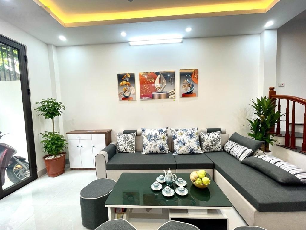 Hiếm! Nhà lô góc 5 tầng 55m² trung tâm Thạch Bàn ngõ rộng, lộc lá, tiện ích đỉnh chỉ 6.999 tỷ