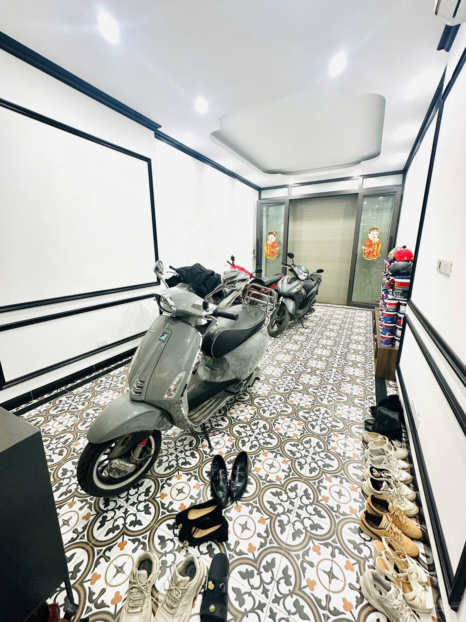 Giá quá hời nhà đẹp Văn Cao, 45m2, 5T, chỉ 8,5 tỷ. Chủ ở giữ gìn, ngõ thông, trải nhựa, 20m ô tô