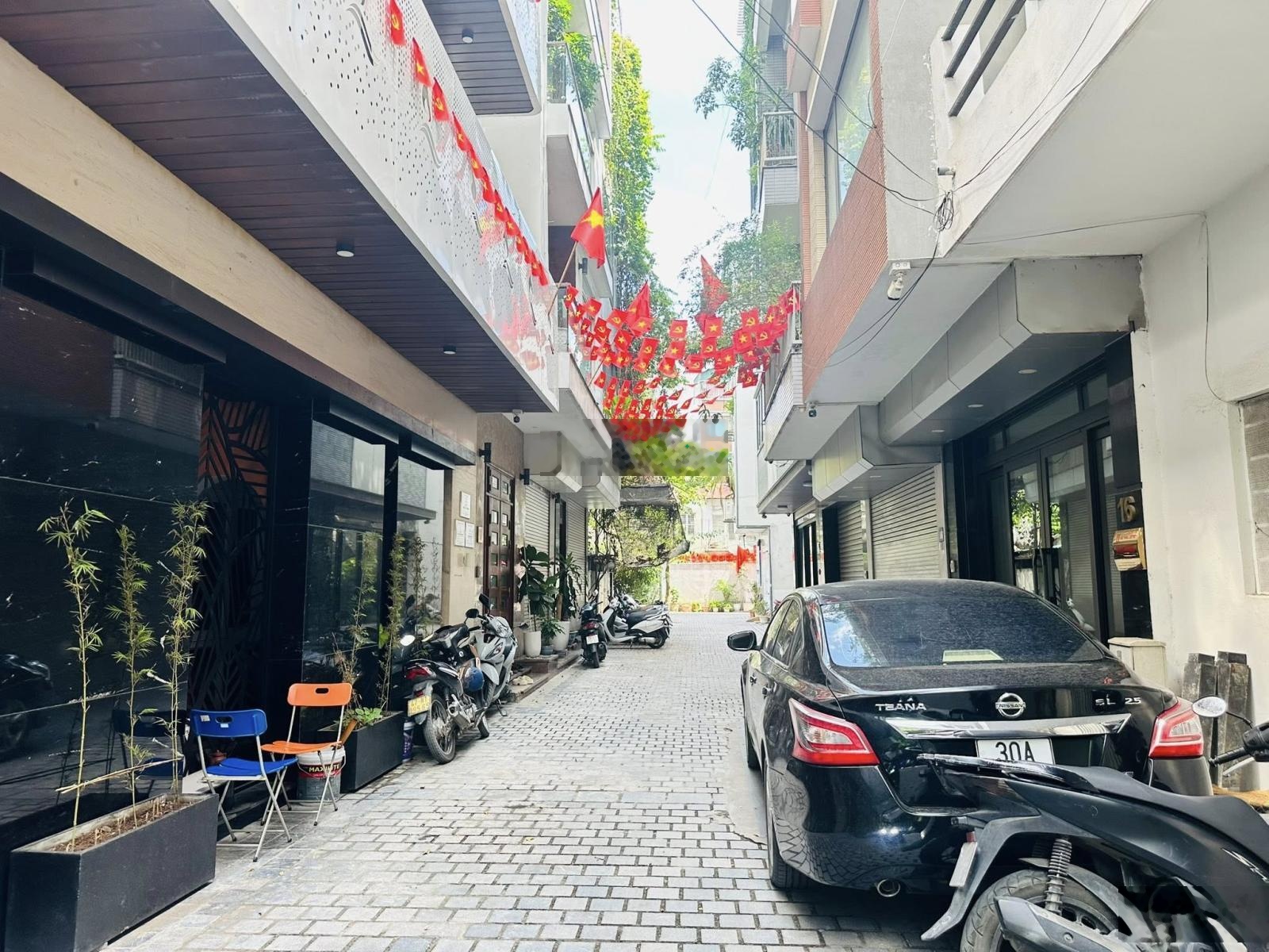 Bán nhà Lê Văn Lương, Cầu Giấy dt 100m2 x 4t x mt 6,6m giá 35 tỷ có thương lượng