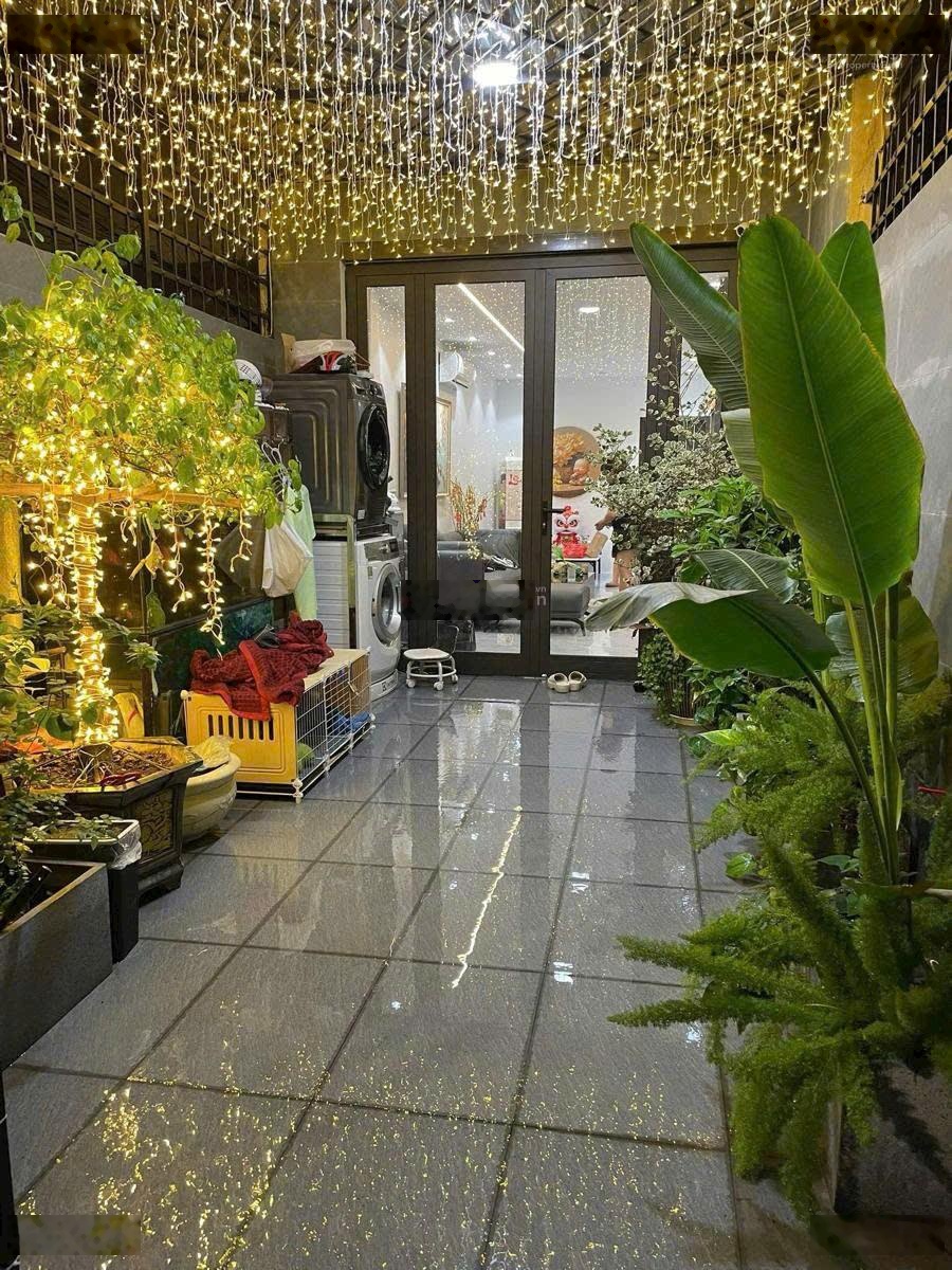 Tập Thể tầng 1 Đê La Thành, Đống Đa, sổ to 49m2, sử dụng 100m2, 3 ngủ 2vs, Giá: 8.x tỷ