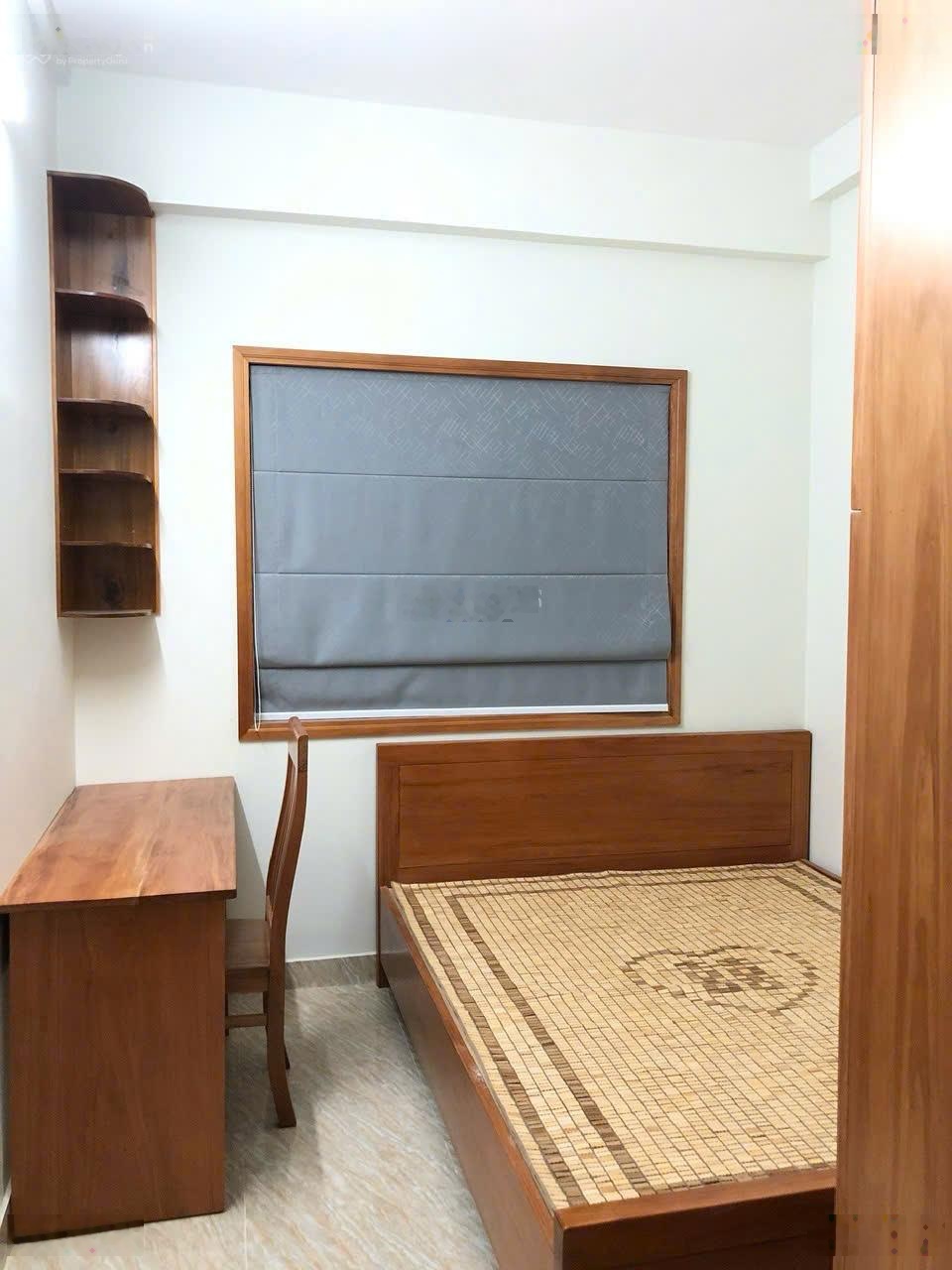 Bán căn hộ Hoàng Quân view xéo biển, hướng Nam mát mẻ DT 55m2 2PN, để lại nội thất gỗ, giá 1ty980tr