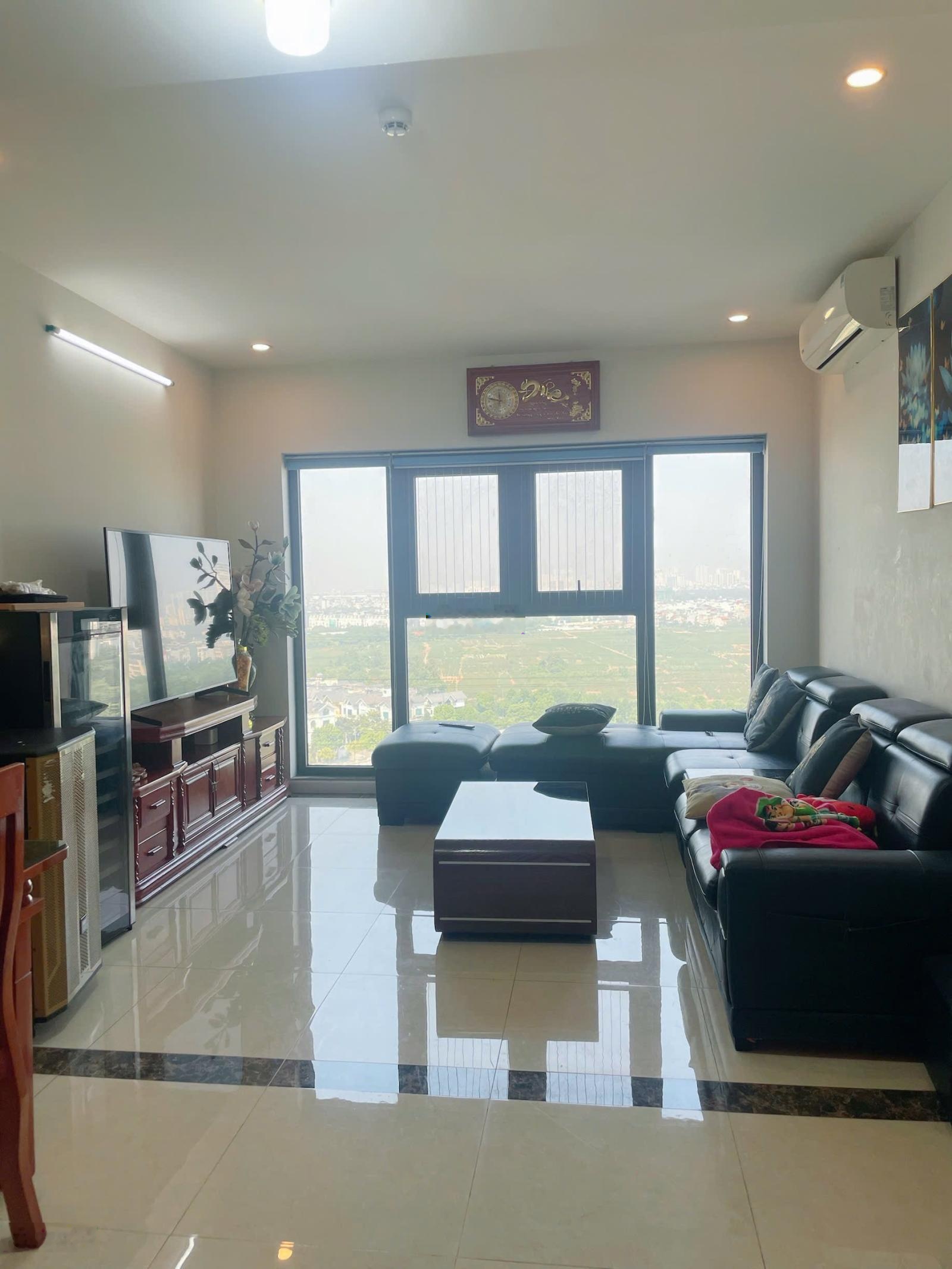 Gia đình cần chuyển vào Nam nên cần bán nhanh căn 133.3m2. 3PN+1. Tầng trung. Căn góc full nội thất