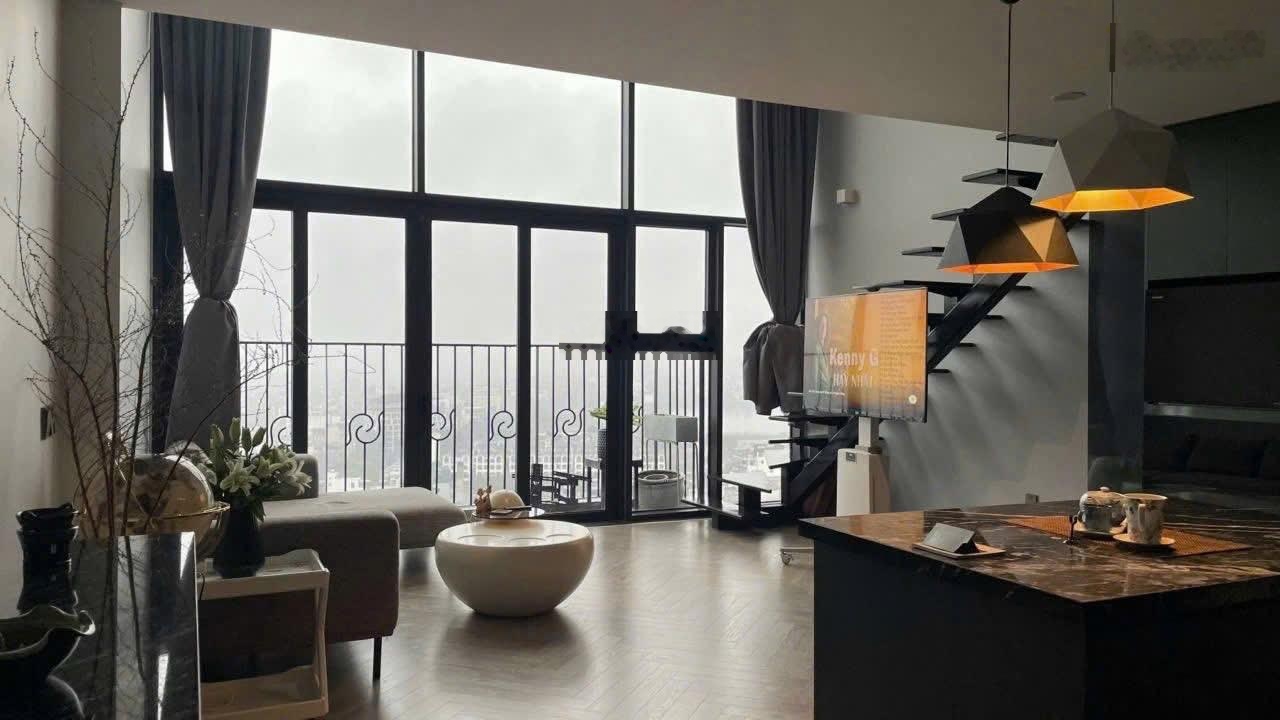 Cần bán gấp căn 76m tại Pentstudio, giá bán chỉ nhỉnh 8 tỉ bao phí, nội thất đẹp, tầng cao view hồ