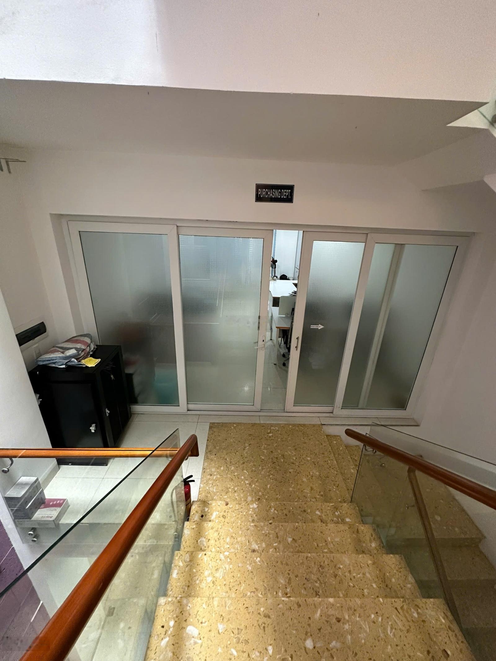 Bán nhà 4 tầng mặt tiền Lê Duẩn đoạn sầm uất nhất giá sập hầm