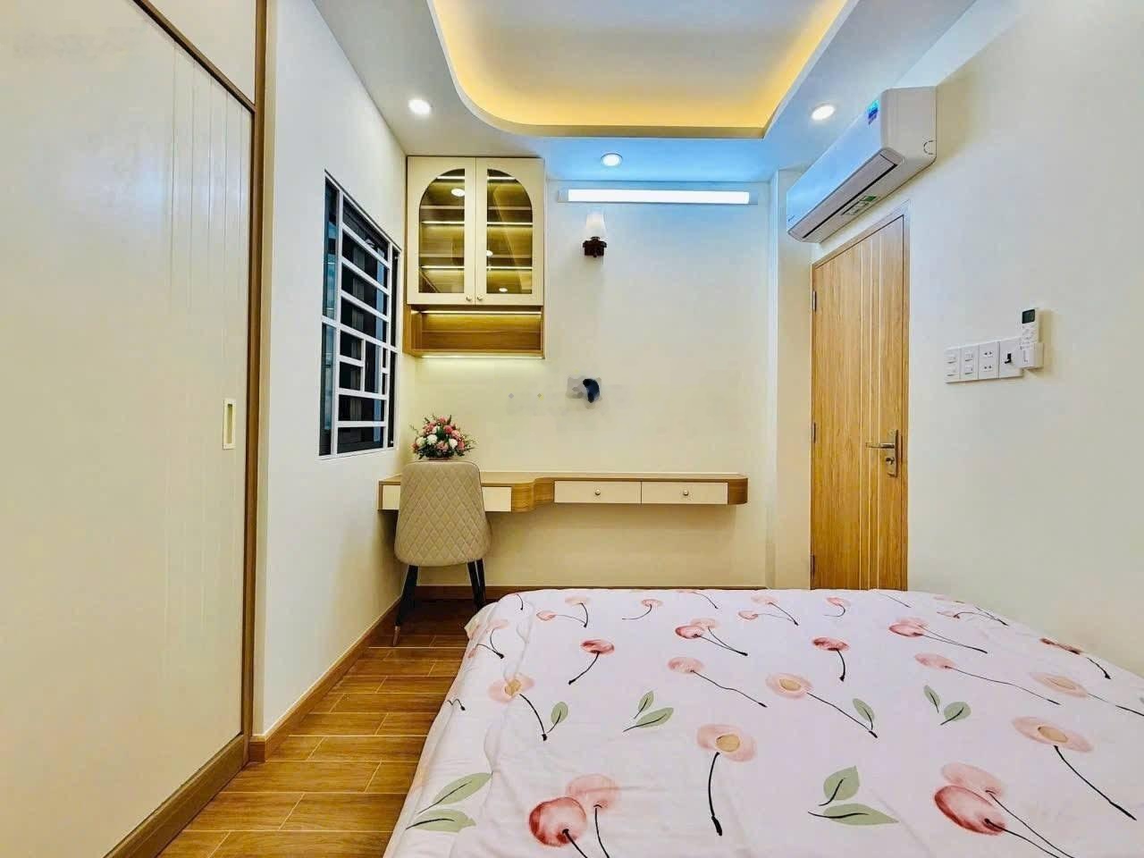 Vợ chồng tôi cần bán nhà Mạc Đĩnh Chi-ĐaKao-Q1,gần cv Lê Văn Tám.Giá 4tỷ350tr/62,5m2, cho thuê 18tr