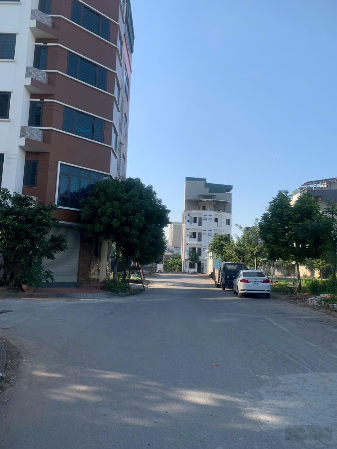 Bán 50m2 Mt 5m đất phân lô dương nội . Giá 11 tỷ