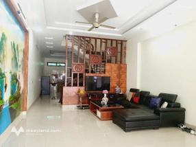 Cho thuê nhà 4 tầng mặt đường Lưu Túc - Khai Quang - Vĩnh Yên - Vĩnh Phúc. Diện tích: 108m2 - MT 6m