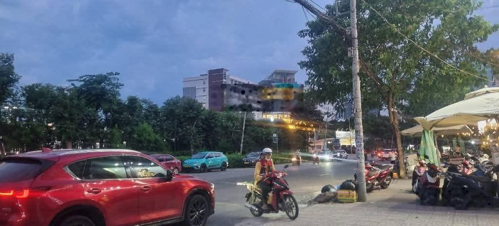 24 tỷ thương lượng, nhà 4 tầng mặt tiền kinh doanh, diện tích ngan 5 mét - dài 20 mét.