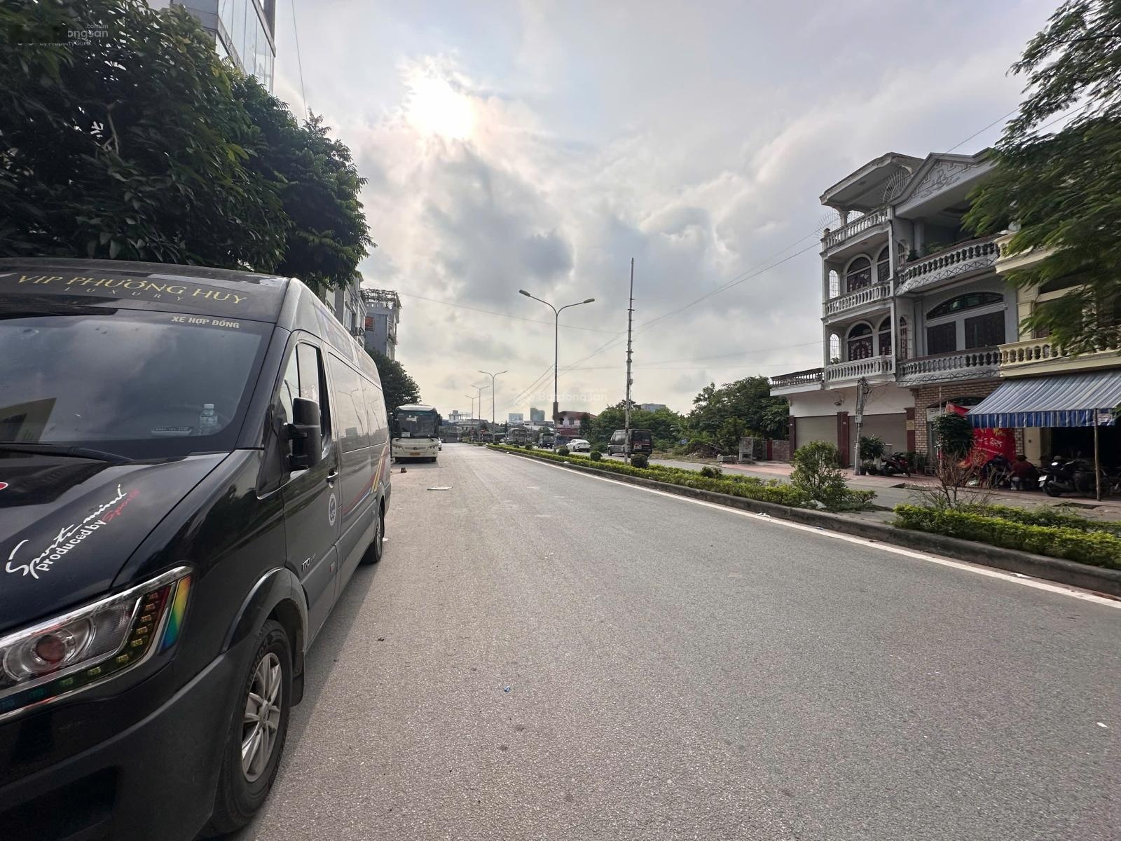 Chính chủ cần tiền nhờ bán giúp thửa đất mặt đường 30m trục chính lô 9 Lê Hồng Phong