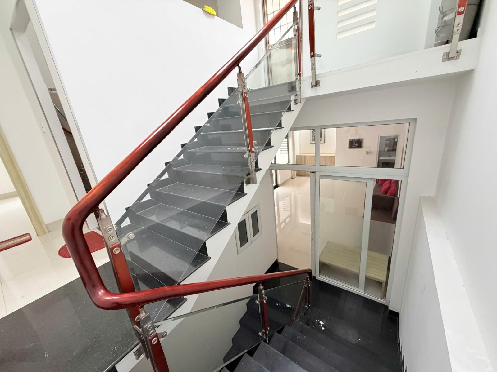 Nhà Trần Phú - 110m2 - 4 tầng 4 mê - ngang: 12m - gần chợ Hàn, sông Hàn - giá 13.8 tỷ