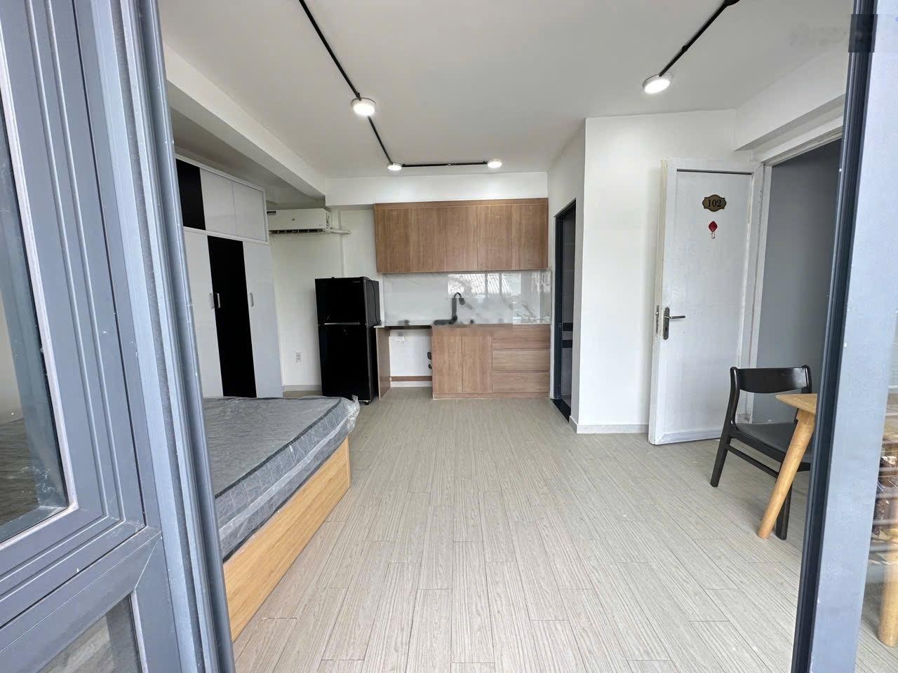 Phòng cho thuê ban công thoáng full nội thất toạ lạc tại Q2