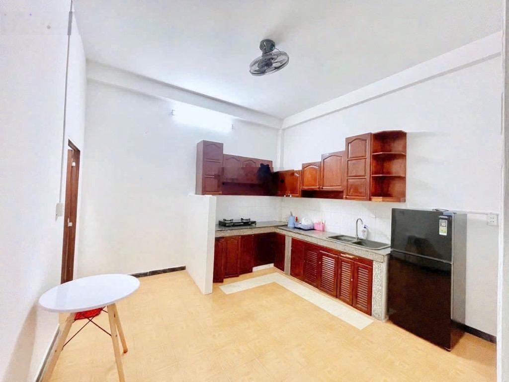 CHDV dòng tiền 1Ty/năm, Dương Quảng Hàm Gò Vấp 5 tầng, đường oto tải