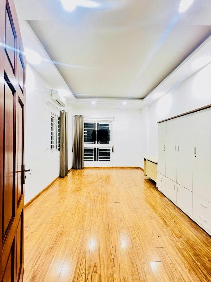 Phố Phạm Văn Đồng, Oto Đỗ Cửa, Mặt Ngõ KD, MT 4.3m, 5 tầng, Nhà Mặt Ngõ 2 Thoáng Vĩnh Viễn, Nhà Đẹp