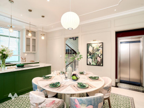 Căn biệt thự song lập vị trí đẹp, ngay trước mặt là công viên và vườn hoa