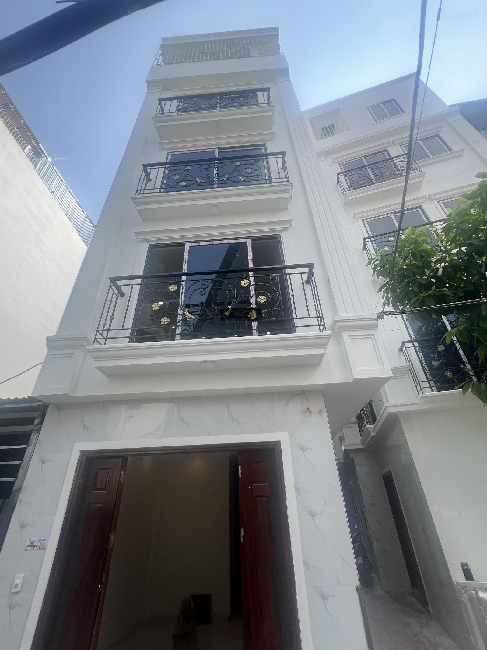 Bán nhà mới 5 tầng có thang máy tại Bắc Từ Liêm ô tô đỗ cổng, full nội thất