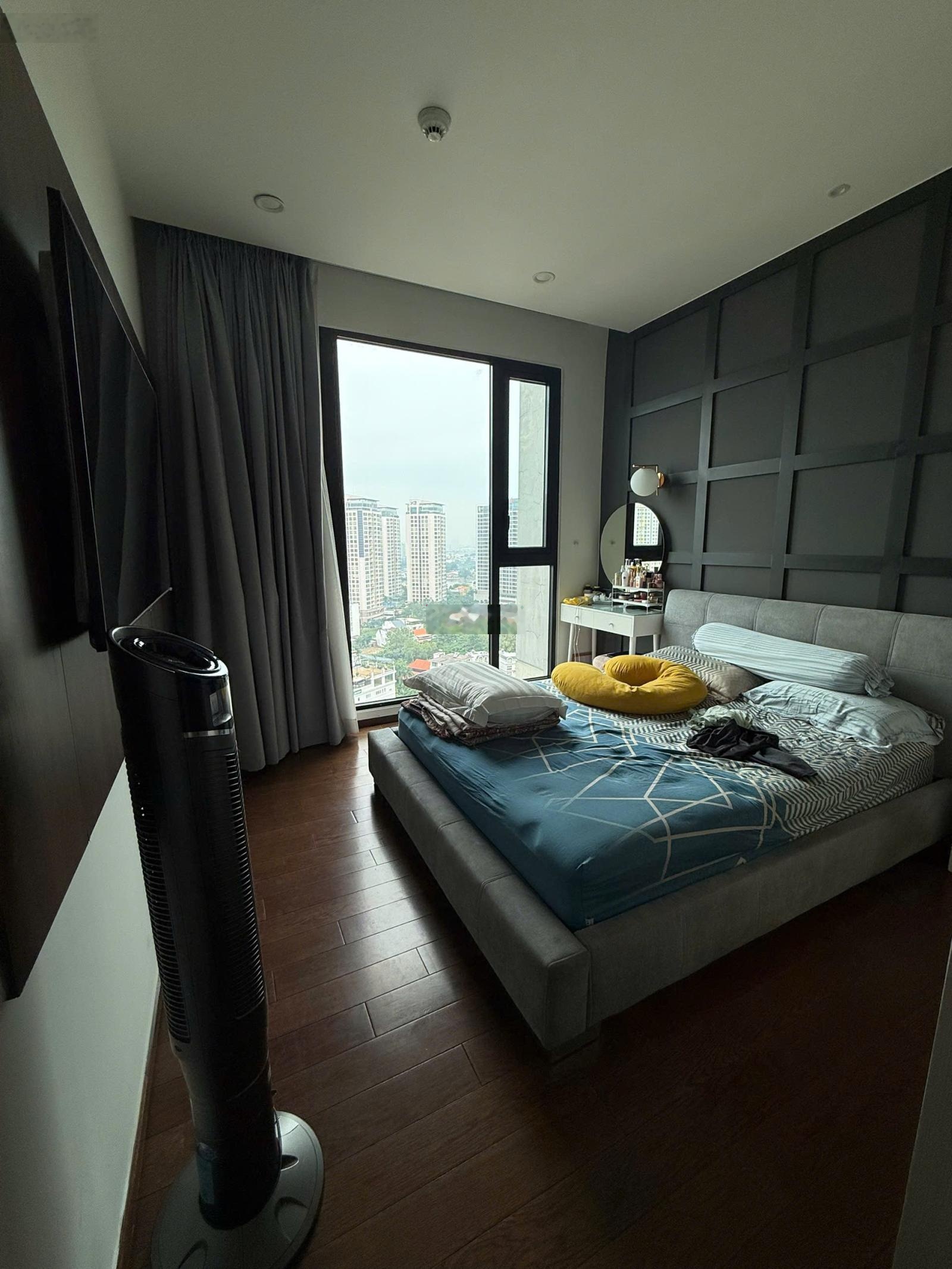 Bán 2PN D'Edge. DT 93m2, giá 12,5 tỷ. Đã có sổ, tầng cao