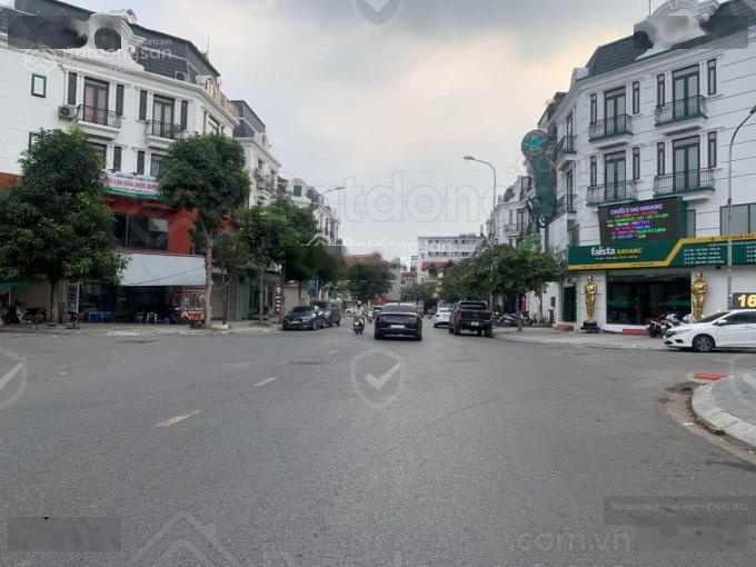 Cho thuê đất làm cửa hàng, kho, DT 136m2, MT 6.8m, đường Cửu Việt, khu 31ha Thị trấn Trâu Quỳ