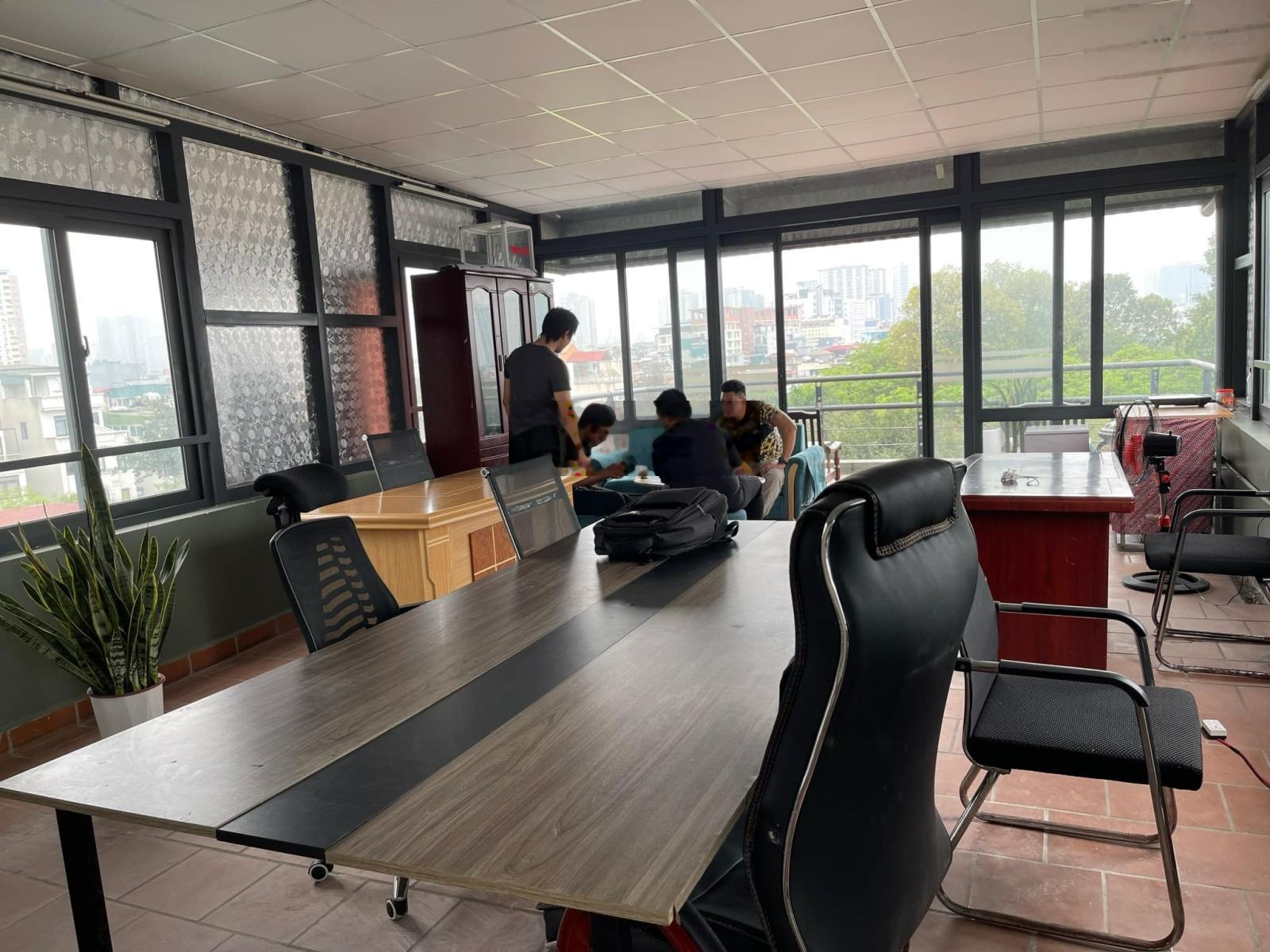 Cho thuê văn phòng tại 133 Tây Sơn 120m có thang máy điều hoà đối diện gò đống đa