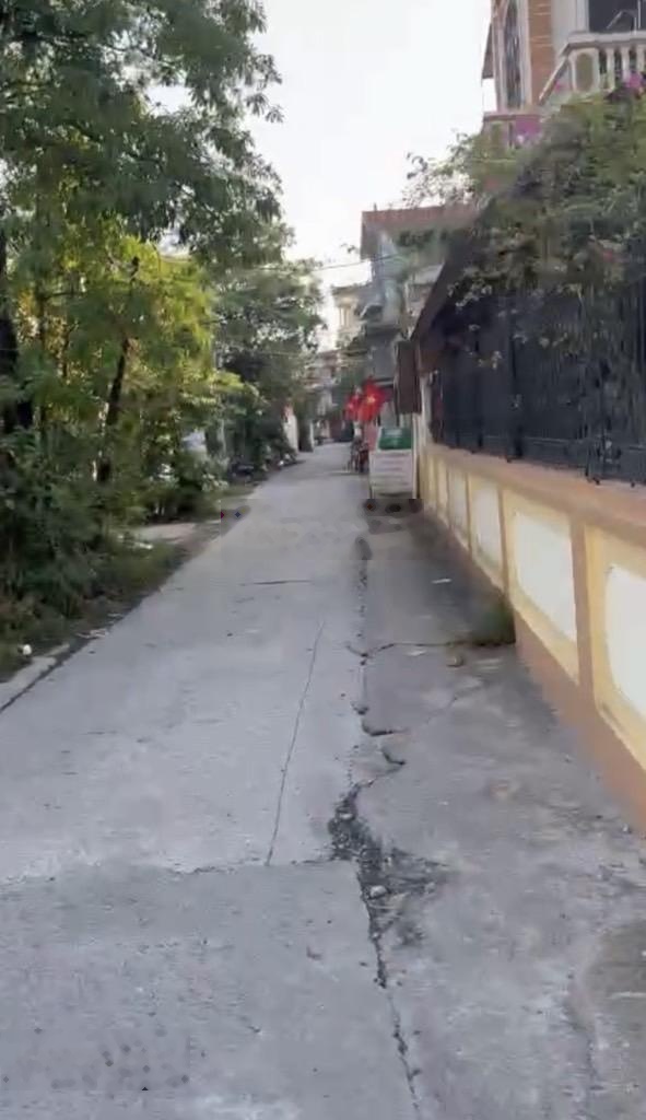 Bán đất văn bình dt 50m2 giá 4. tỷ ô tô đỏ ngõ vị trí đất đẹp khu vực phất triển nhanh