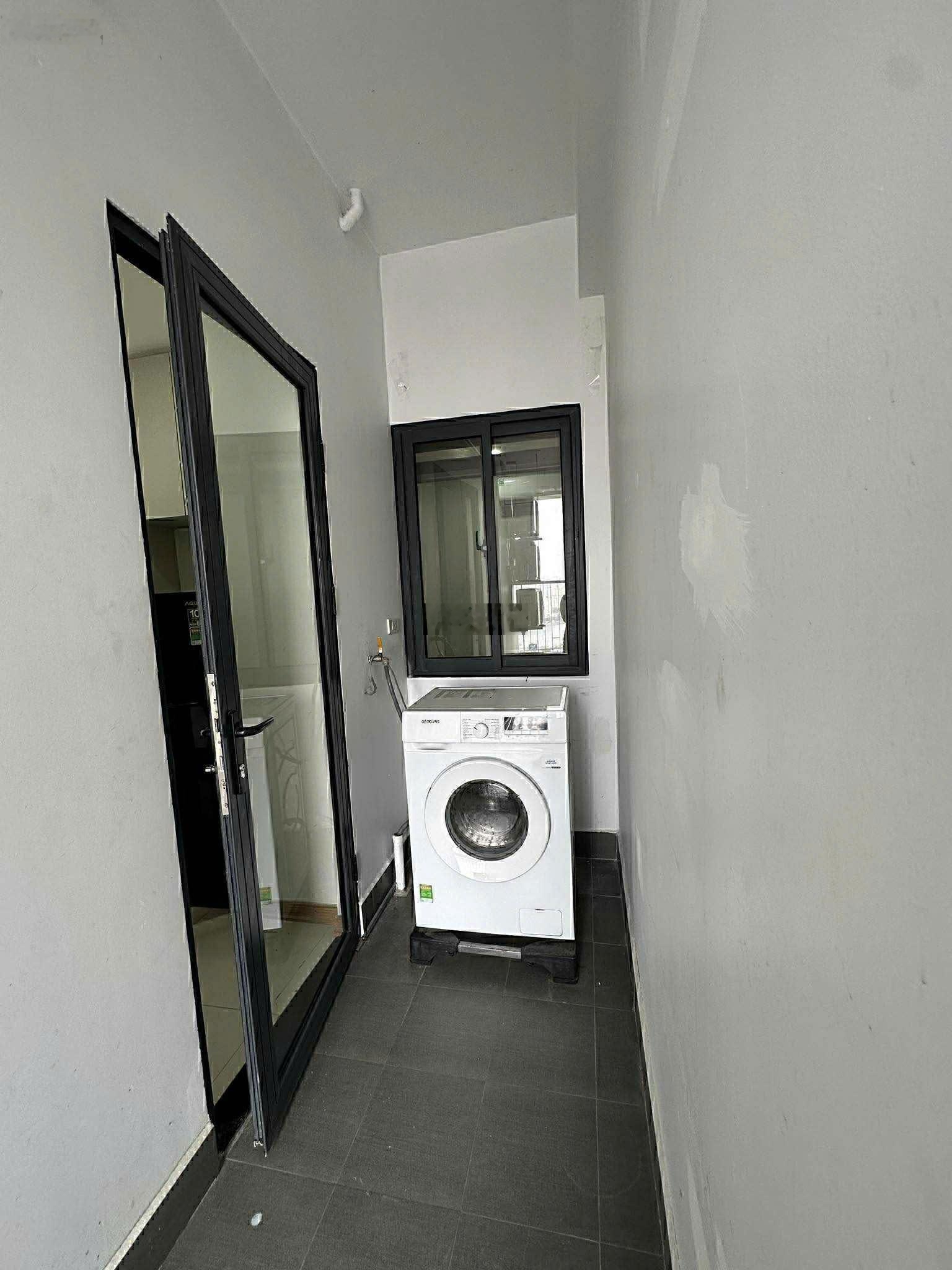 Cho thuê chung cư Rose town 79 Ngọc Hồi 67m, 2 PN,9 triệu, gần đủ đồ,nhà mới