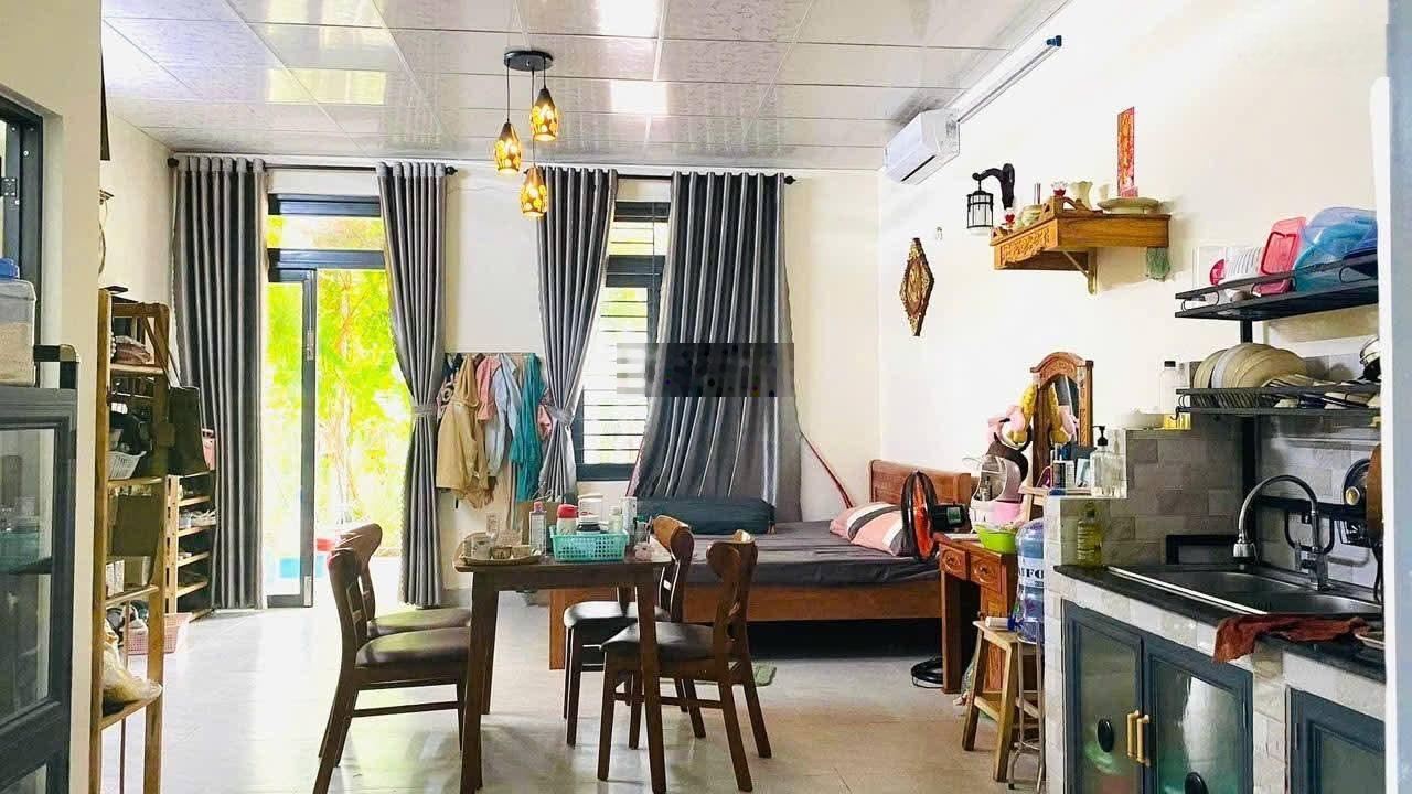 Chủ cần tiền bán ngôi nhà tâm huyết 100 m2, khu vực đắc địa