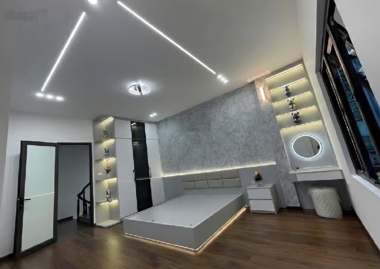 Thang máy ngõ nông mặt tiền rộng 4m3 ô tô đậu trước nhà siêu hiếm thanh xuân - giá tốt