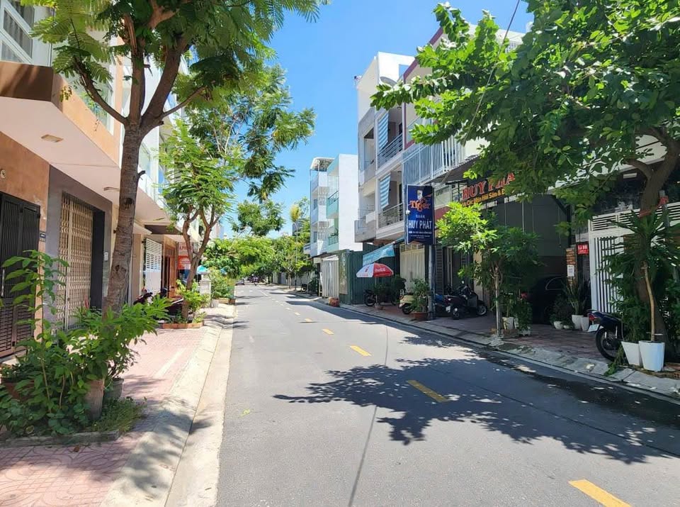 Nhà 3 tầng khu đô thị Lê Hà Quang 2, sổ đỏ trao tay, cho thuê 20 triệu/tháng