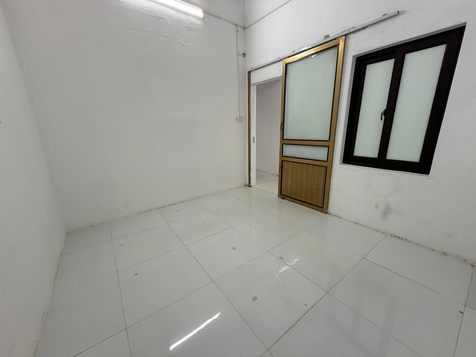 Chính chủ cần bán gấp nhà cấp 4 tại phường Đông Sơn, diện tích 67m2, mặt tiền 4.5m