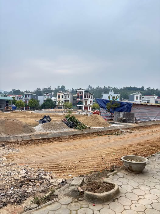 Bán đất tái định cư Đề Thám, Cao Bằng diện tích 90.9m2, có nhà 2 tầng