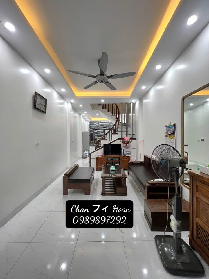 Bán nhà 3 tầng Trần Lãm, diện tích 45m2, hướng Đông Nam, gần chỗ đỗ ô tô