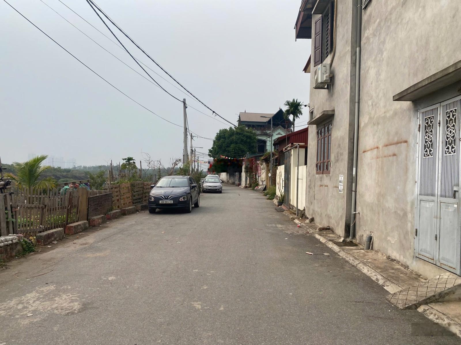 Bán 71.8m2 đất Xuân Thuỵ - Kiêu Kỵ đường thông xe 16c sát dự án Vinhomes giá 5.95tỷ LH: 0902132489