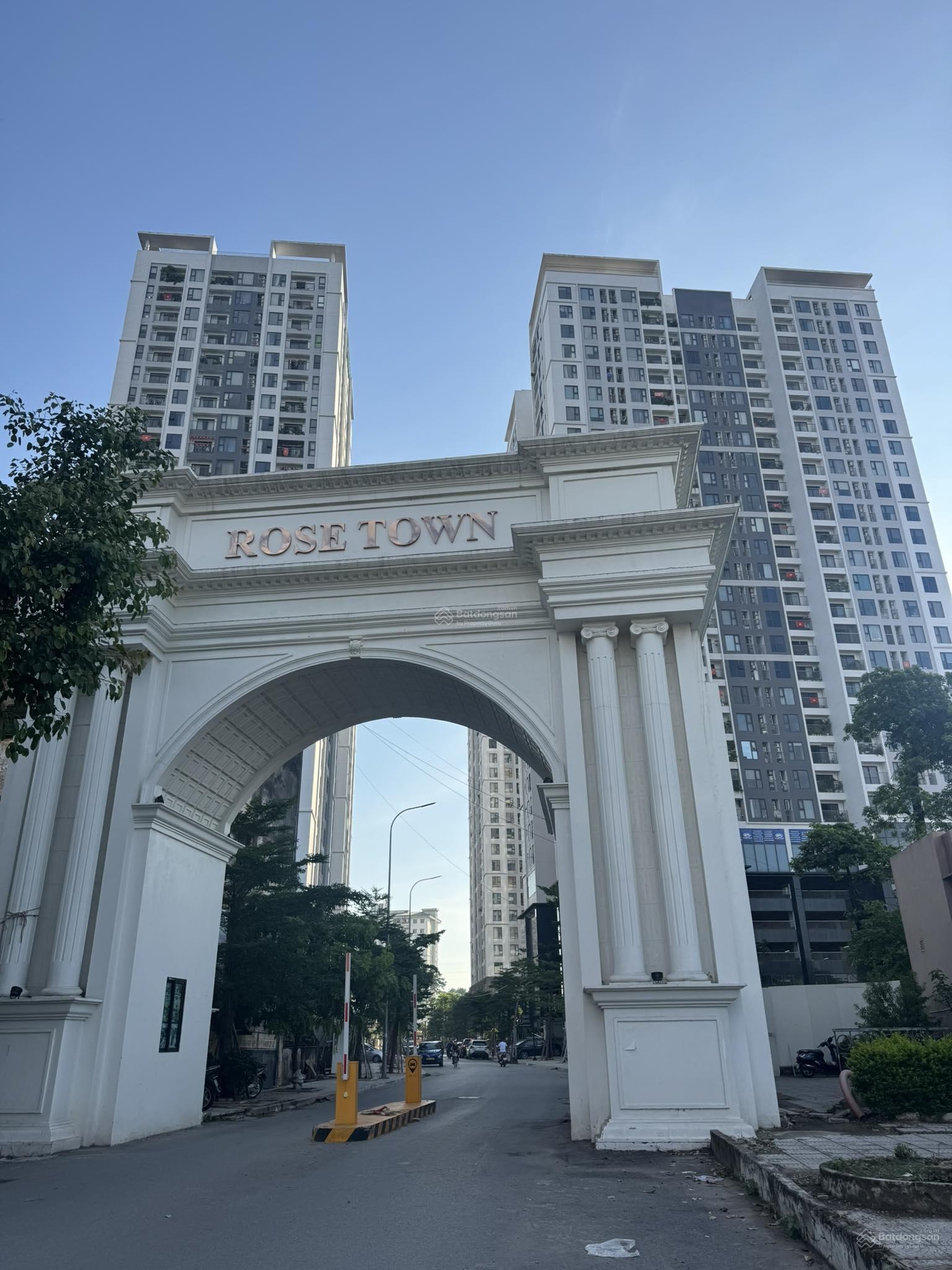 Bán căn hộ CC Rose Town 79 Ngọc Hồi Hoàng Mai. Toà DV01 DT 90m2 2 ngủ 2wc.Giá 5,7 tỷ LH 0983873848