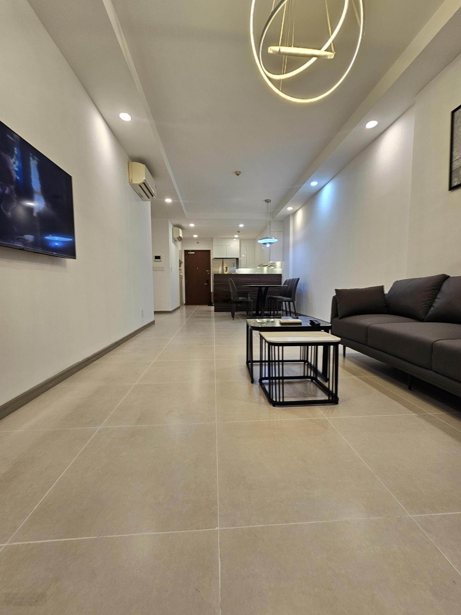 Bán căn hộ 2 phòng ngủ The Gold View Q4 full nội thất giá 5,8 tỷ bao hết view thoáng LH: 0902610902