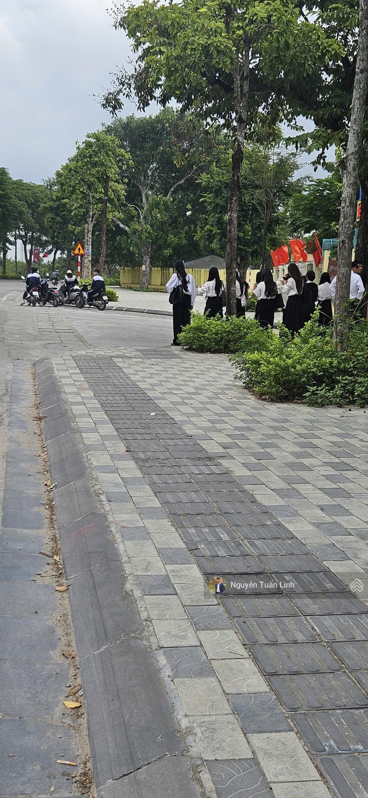 Bán 136m2 đất Hà Phong, Liên Hà giá cực tốt sát hồ điều hoà, NVH thôn