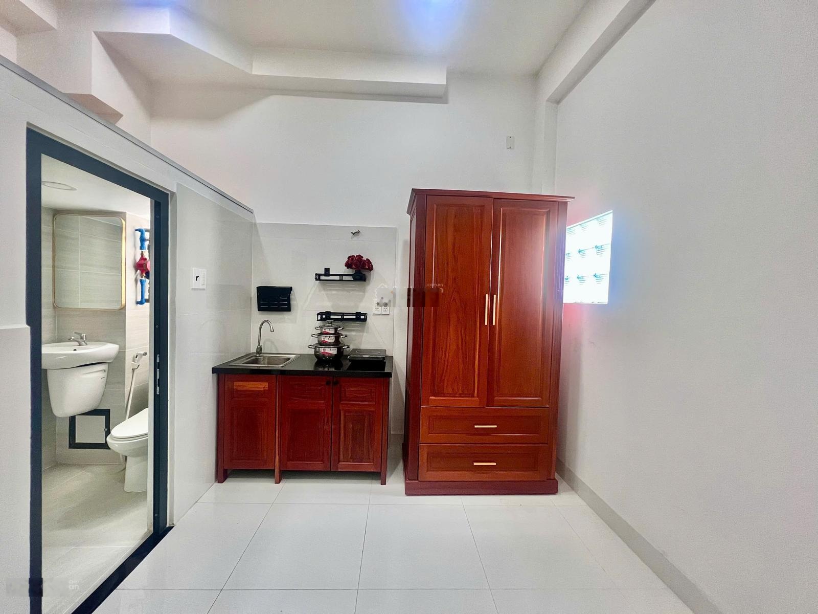 Phòng 25m2 full tiện nghi Lê Ngã giao Âu Cơ