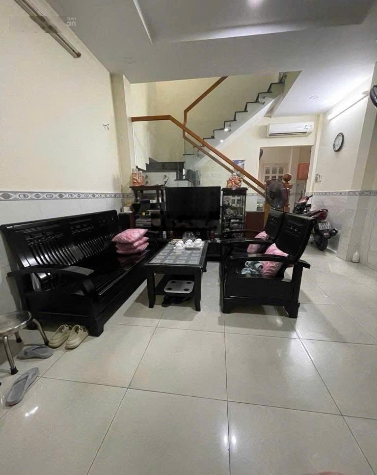 Bán nhà chia tài sản 4*22m, vuông vức, nhỉnh 4tỷ, có sân để xe, gần UBND P Long Trường