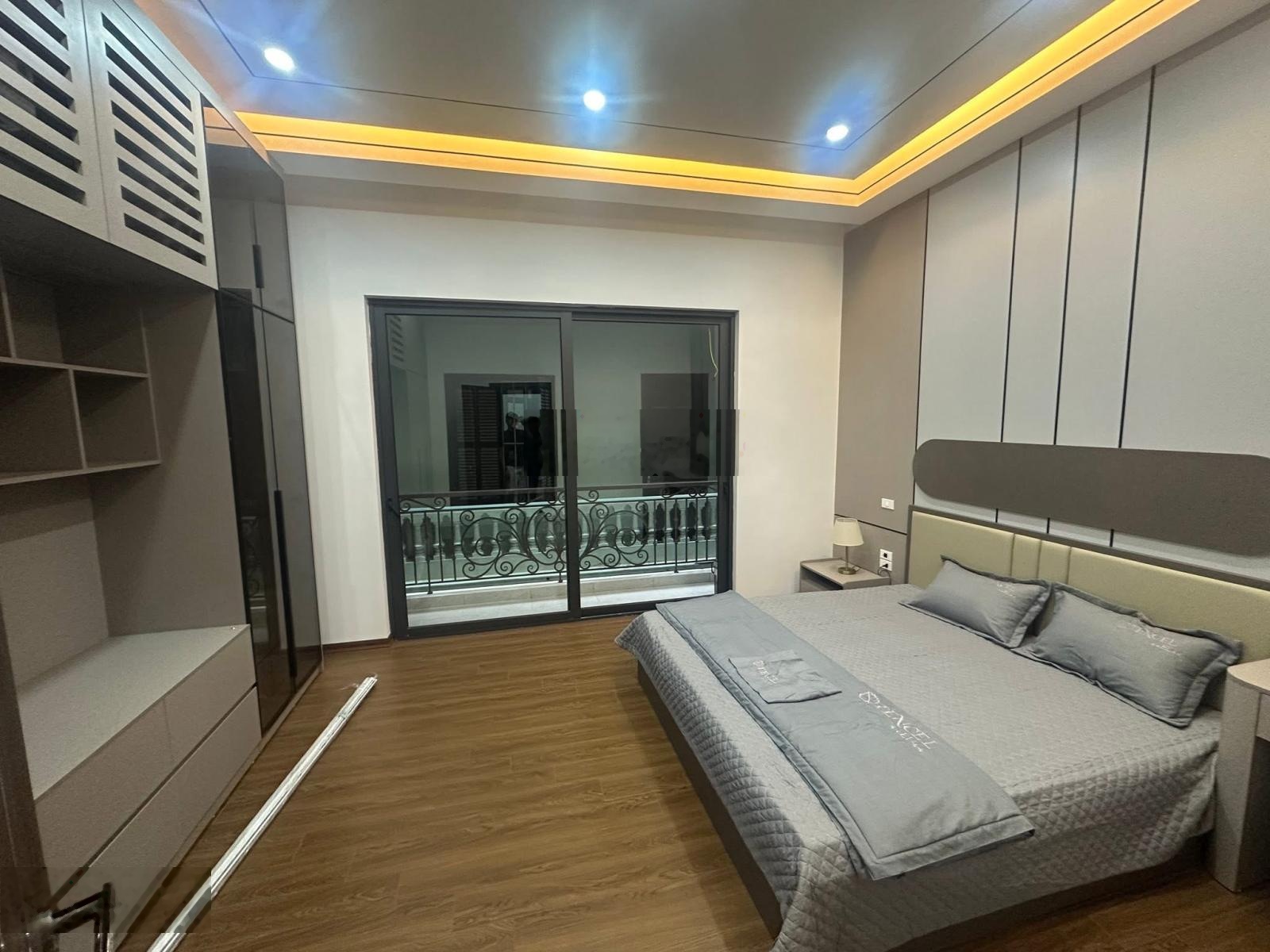 Nhà mới Vạn Bảo, ngõ nông, ba gác đỗ cửa, vài bước ra ô tô, nhà mới full NT, sổ cc, KD, 40m2*5T