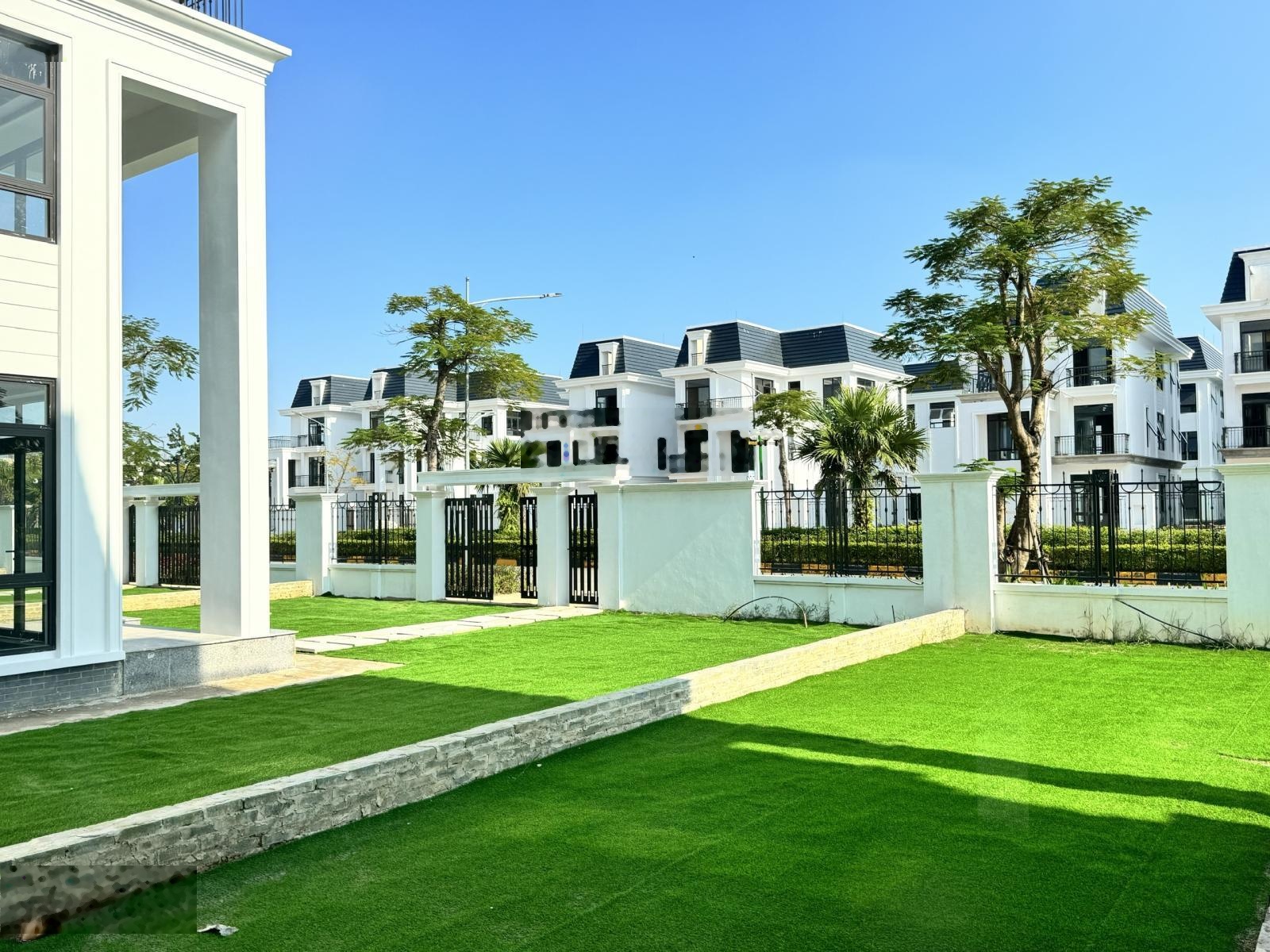 Cơ hội sở hữu duy nhất 1 căn bt*07-x mặt hồ điều hoà dt 375m