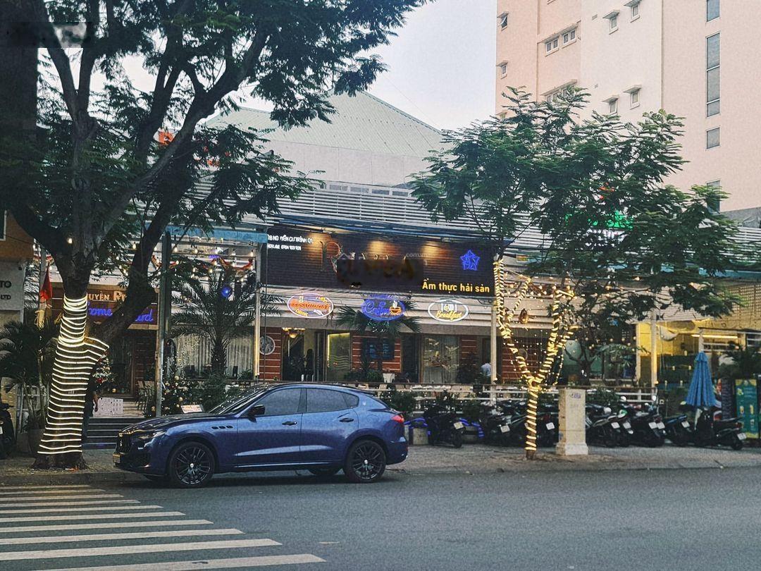 Chính Chủ cho thuê nhà mặt tiền Trần Hưng Đạo Q1 ngay gần Phố Đi bộ Bùi Viện ngang 20m dài 30m 3lầu