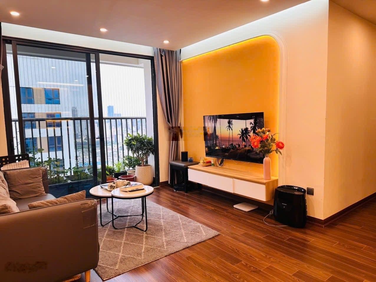 Cần bán gấp, căn 3PN, 109m2 chung cư 6th Element Tây Hồ, P Nghĩa Đô, BC Nam, tầng cao. Giá 15tỷ5