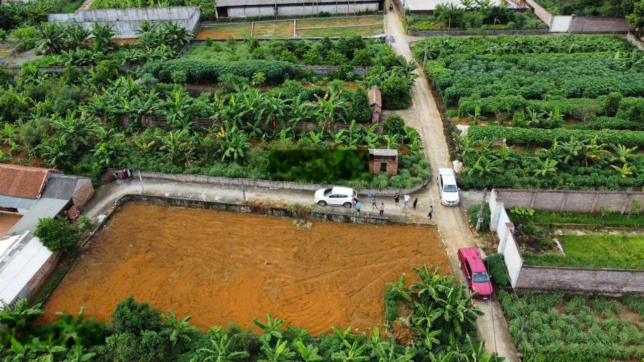 Đất đẹp 330m2/240m2 TC giá hơn 10 triệu/m2