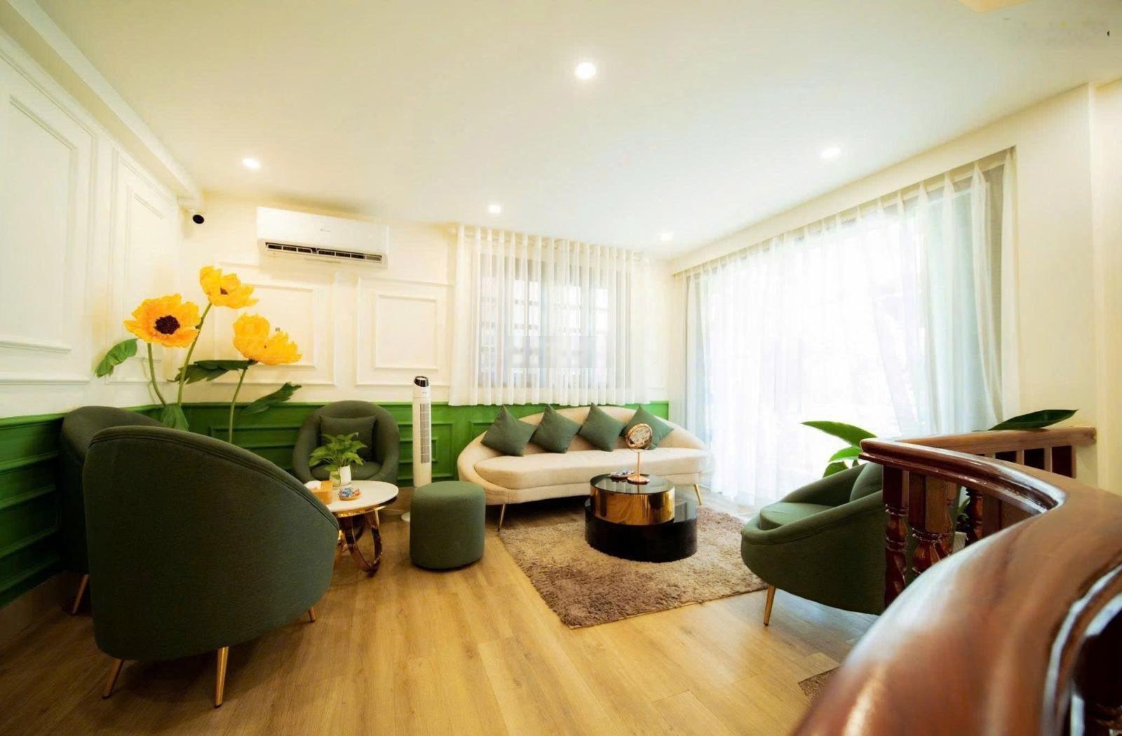 Cho thuê nhà mặt tiền 125a hoa đào quận phú nhuận ngang 8m