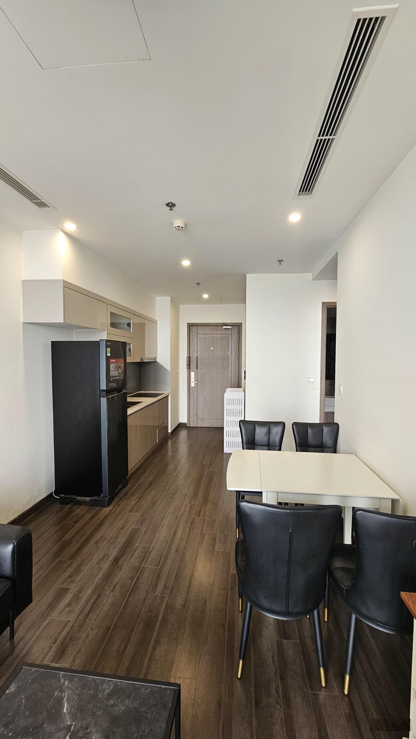 Cho thuê căn hộ Vinhomes Symphony tầng 12. 2N, 2WC. Nội thất đầy đủ. Ban công hướng đẹp