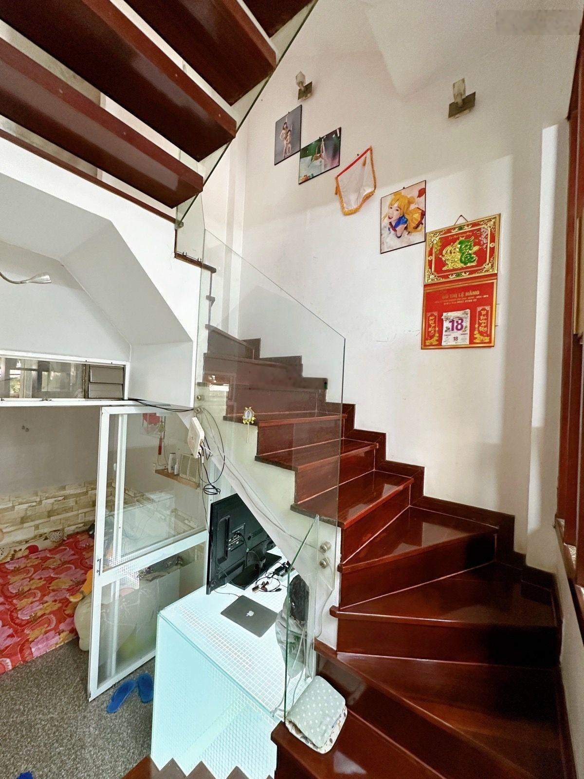 Bán gấp xuất cảnh - Nhà căn góc hẻm Lý Chính Thắng - Nhà 5 Tầng 44m² - Giá 7.8 Tỷ